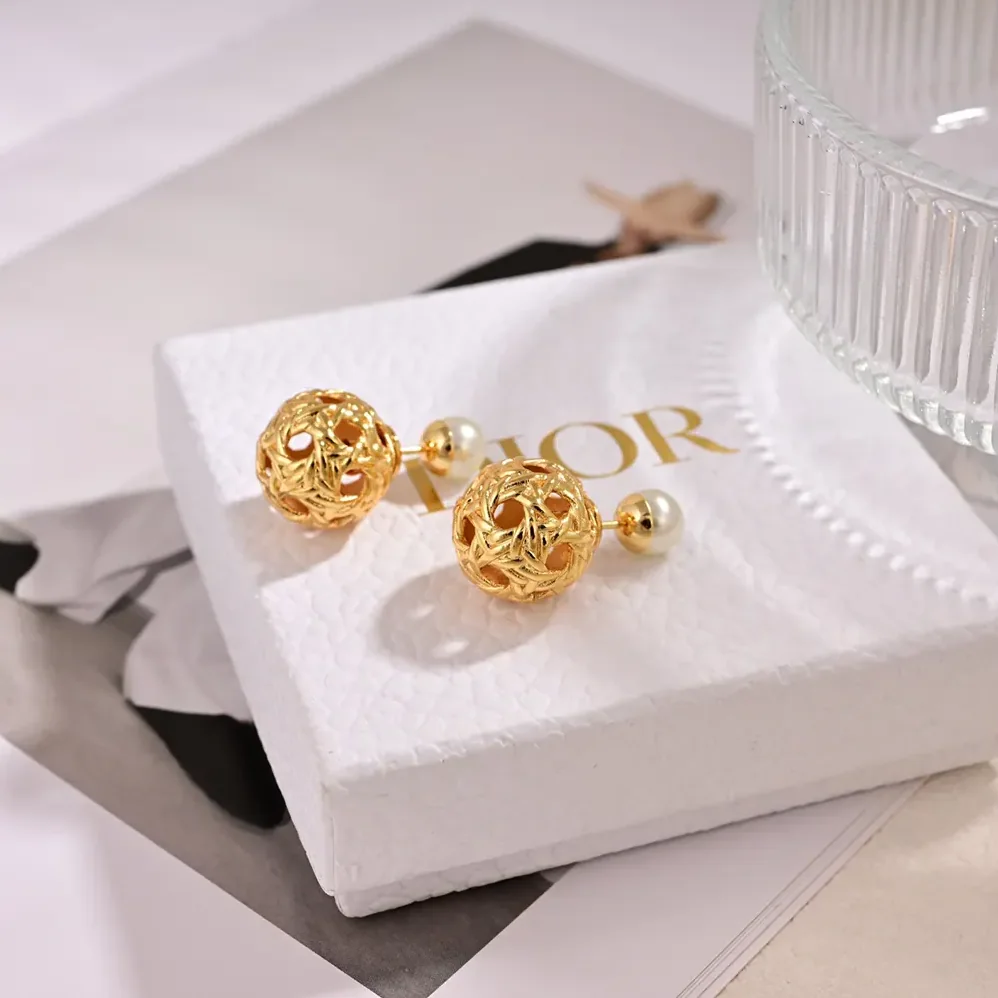 Dior Tribales Earrings Gold-Finish Metal and White Resin Pearls for Women Dior Tribales Earrings Gold-Finish Metal and White Resin Pearls for Women