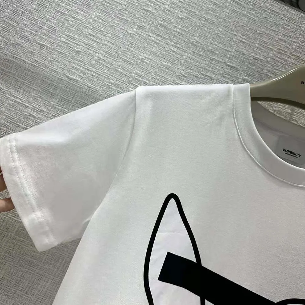 Burberry Rabbit Print Cotton T-shirt for Men in White Burberry Rabbit Print Cotton T-shirt for Men in White