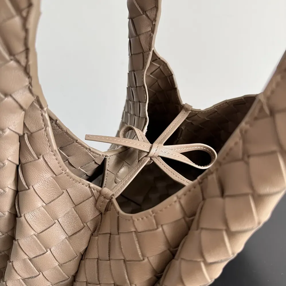 Bottega Veneta Small Campana for Women in Chocolate