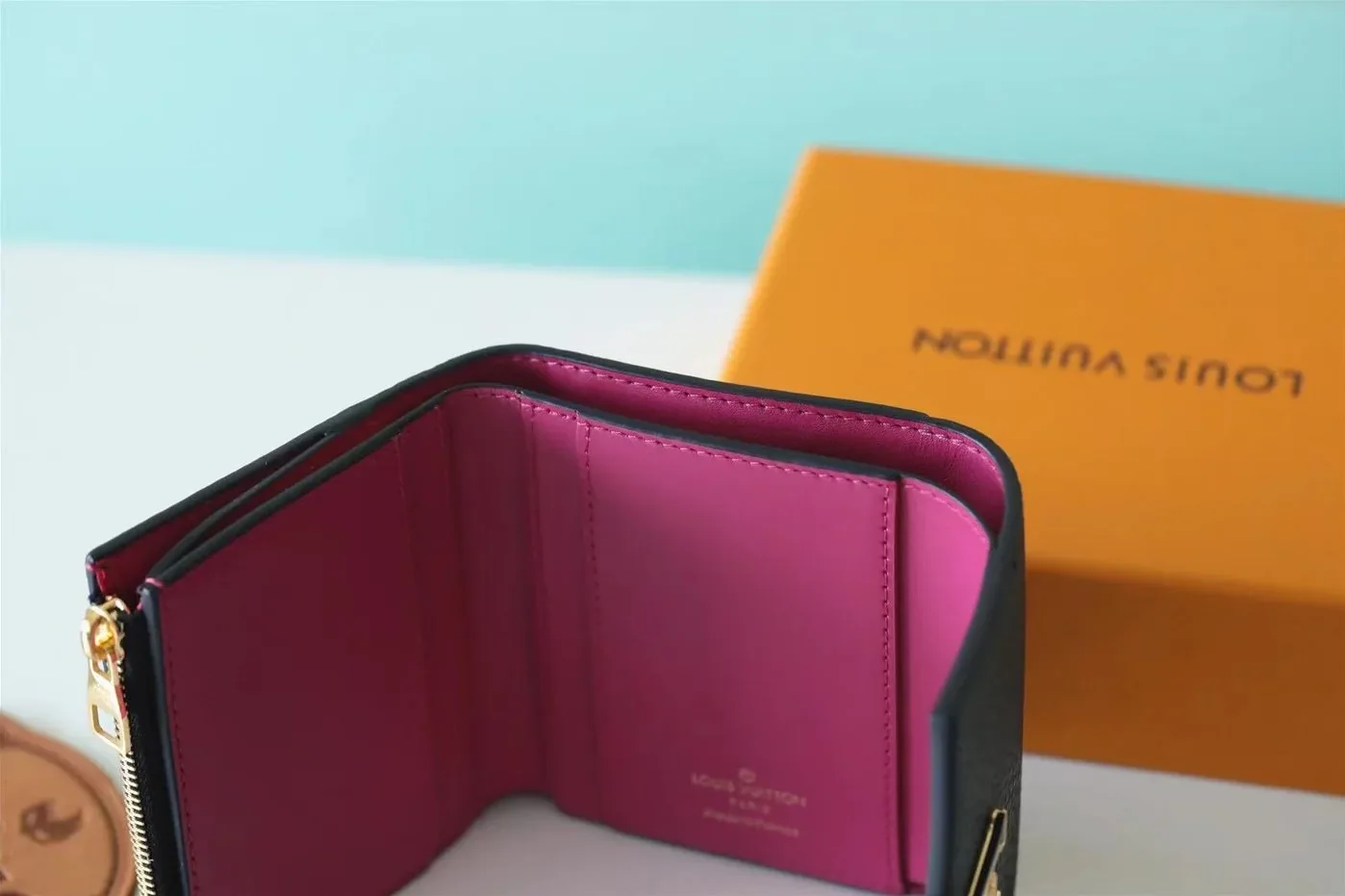 Louis Vuitton Capucines XS Wallet Black / Louis Vuitton Capucines XS Wallet Black /