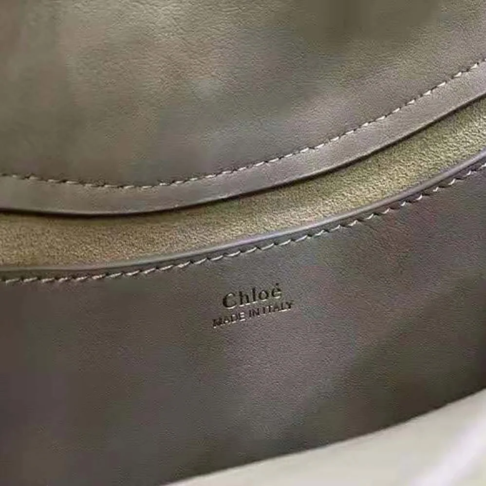 Chloe Kiss Small Purse in Small Grain Calfskin for Women in Gray