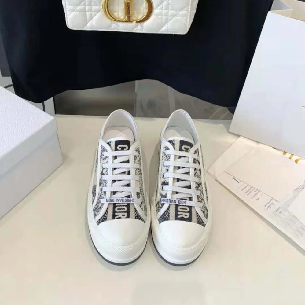 Dior Walk'n'dior Platform Sneaker White Embroidered Cotton with Blue Toile de Jouy Motif for Women Dior Walk'n'dior Platform Sneaker White Embroidered Cotton with Blue Toile de Jouy Motif for Women