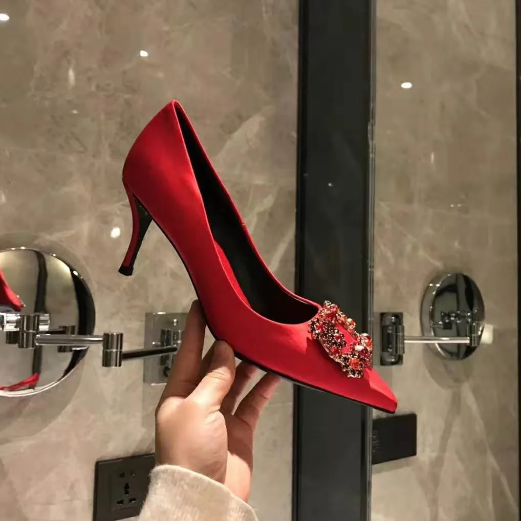 Roger Vivier Silk Flower Strass Pumps 6.6 cm Heel for Women in Red Roger Vivier Silk Flower Strass Pumps 6.6 cm Heel for Women in Red
