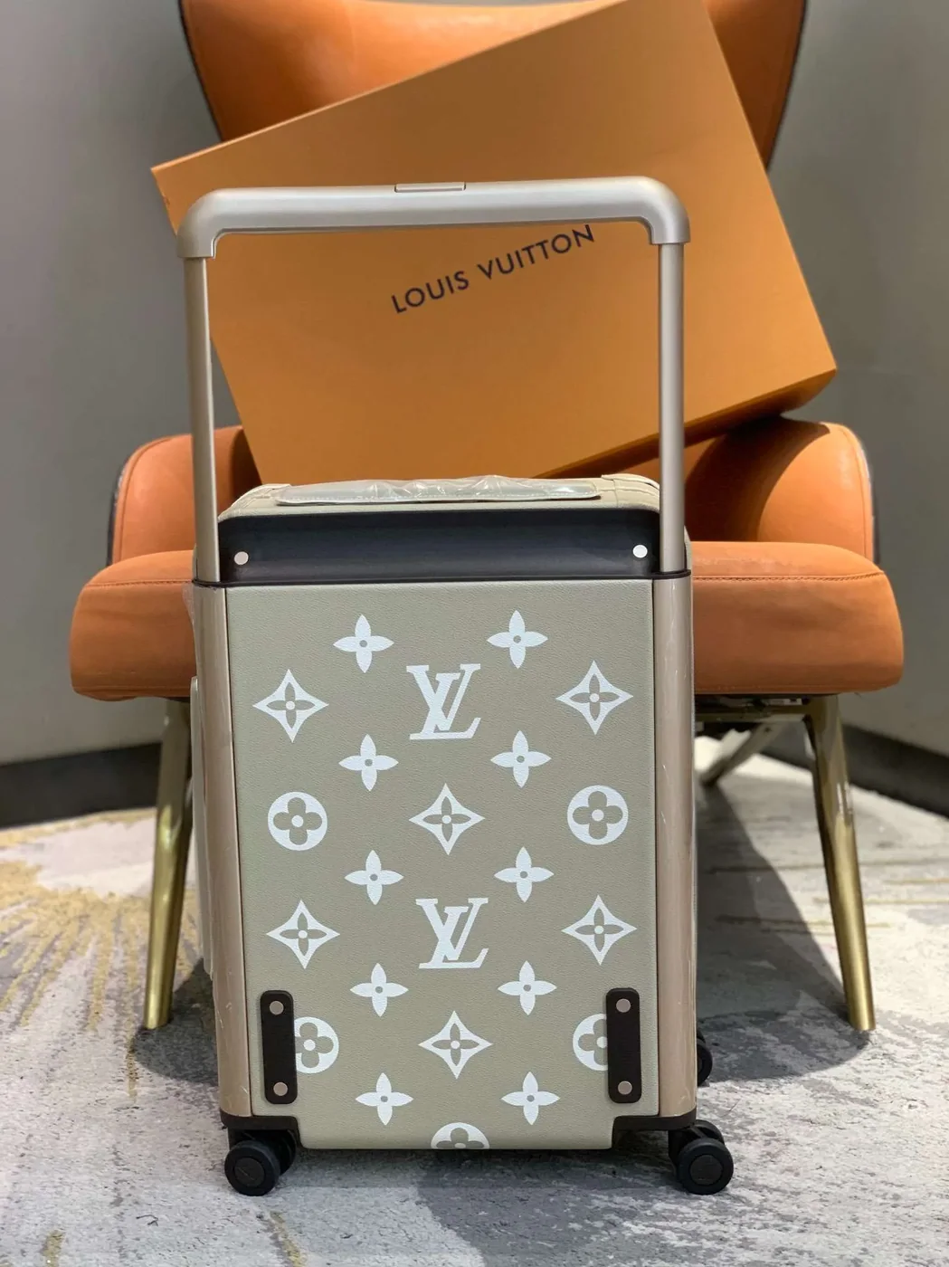 Louis Vuitton Horizon 55 Suitcase Grey Champagne Hardware Louis Vuitton Horizon 55 Suitcase Grey Champagne Hardware