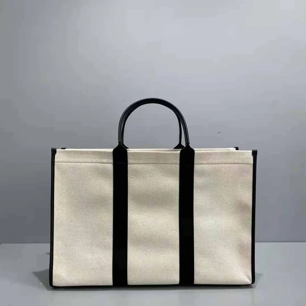 Balenciaga Hardware Large Tote Bag for Women in White Balenciaga Hardware Large Tote Bag for Women in White