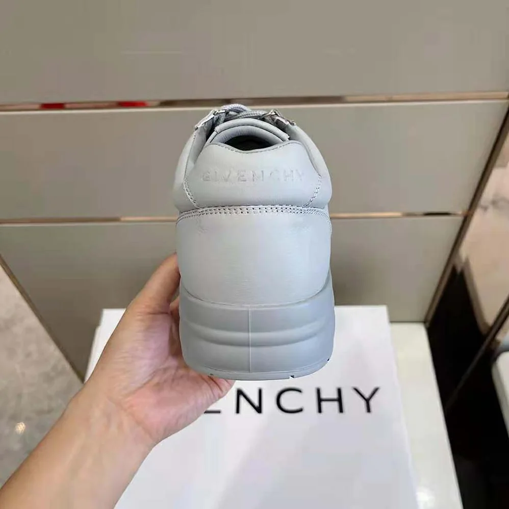 Givenchy G4 Sneakers in Leather for Men in Silver Givenchy G4 Sneakers in Leather for Men in Silver
