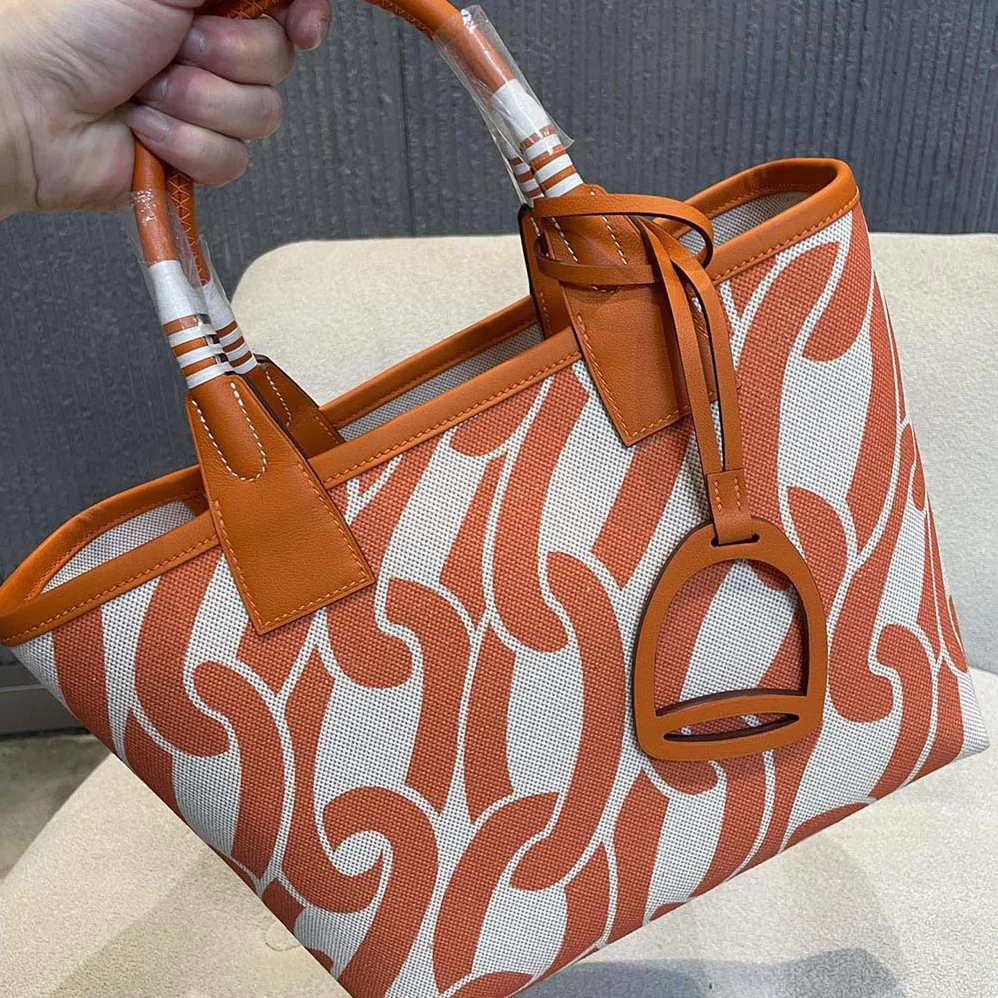 Hermes Steeple 25 Ecru Tote Bag for Unisex in Orange