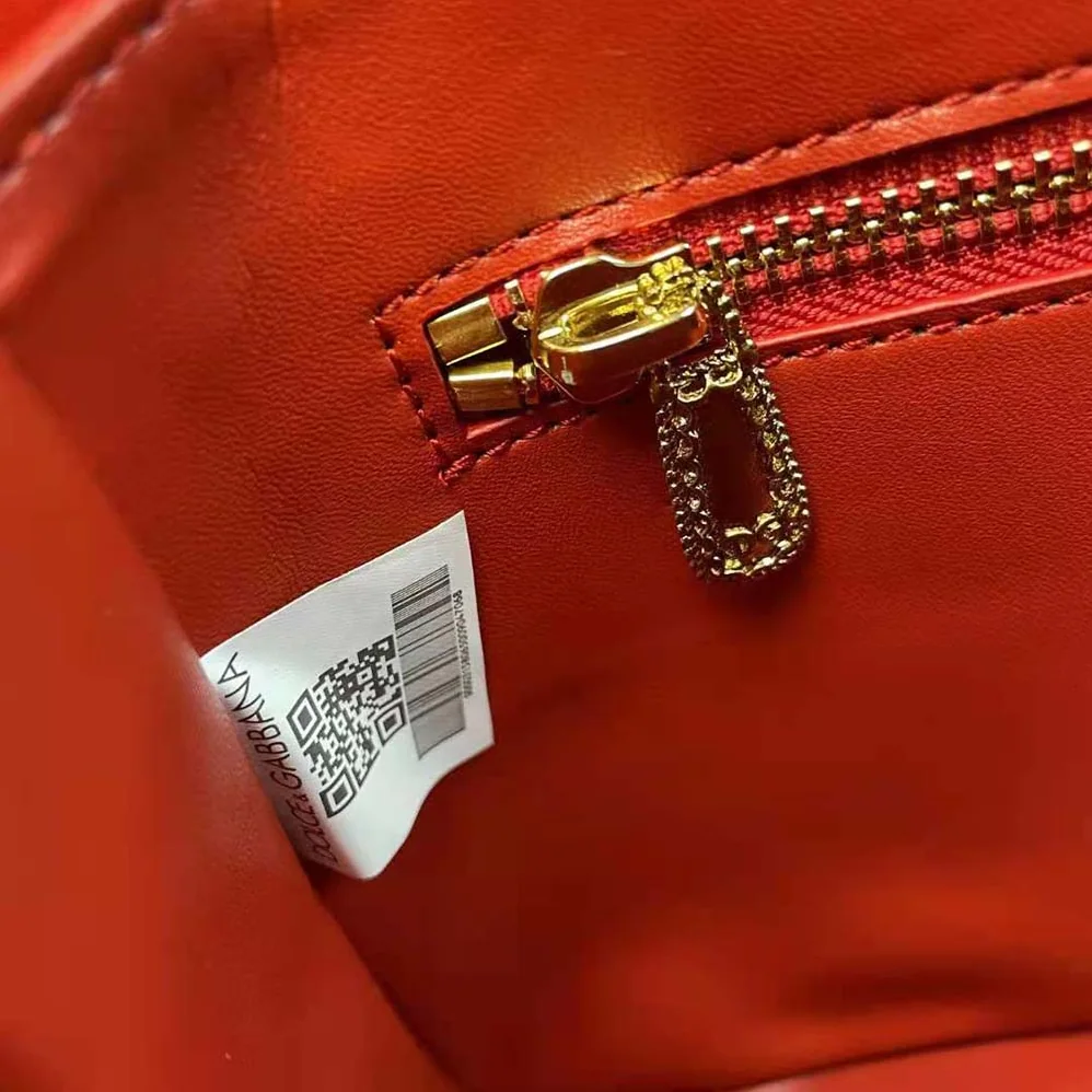 Dolce Gabbana D&G Amore Bag in Calfskin Leather for Women in Red Dolce Gabbana D&G Amore Bag in Calfskin Leather for Women in Red