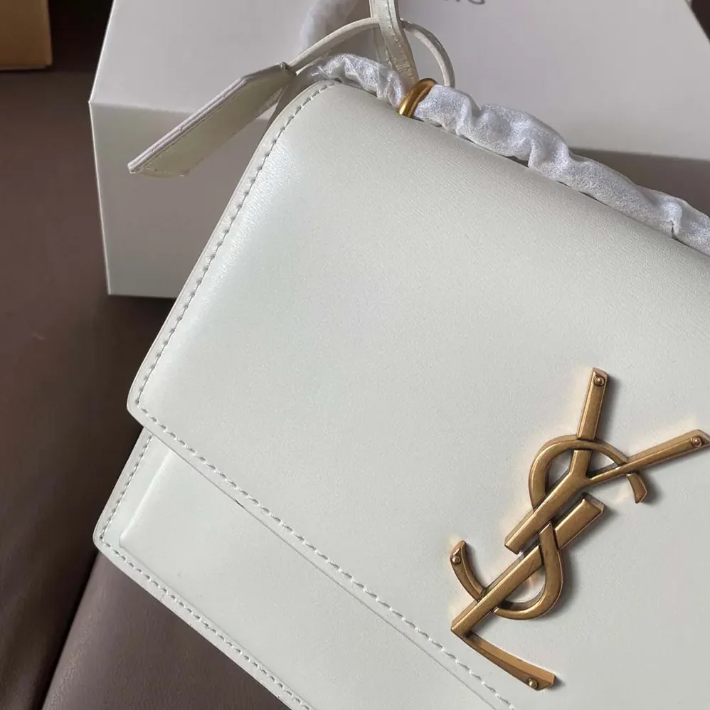 Saint Laurent YSL Sunset Medium in Smooth Leather for Women in White Saint Laurent YSL Sunset Medium in Smooth Leather for Women in White