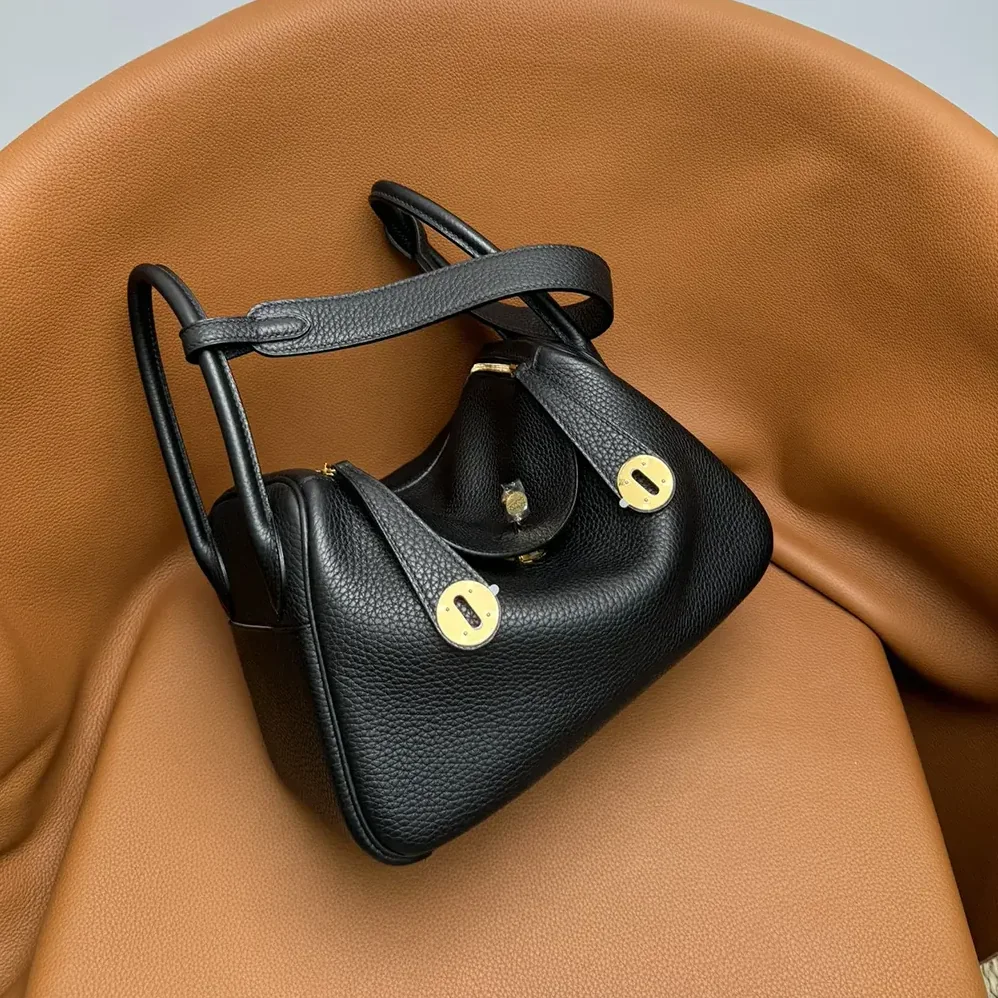 Hermes Lindy 26 in Clemence Leather for Women in Black/Gold