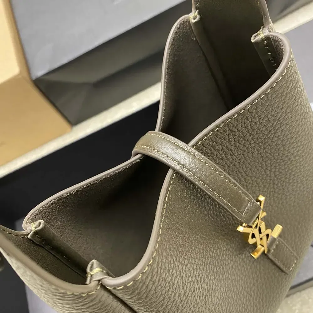 Saint Laurent YSL Le 5 à 7 Supple Baby in Grained Leather for Women in Dark Green