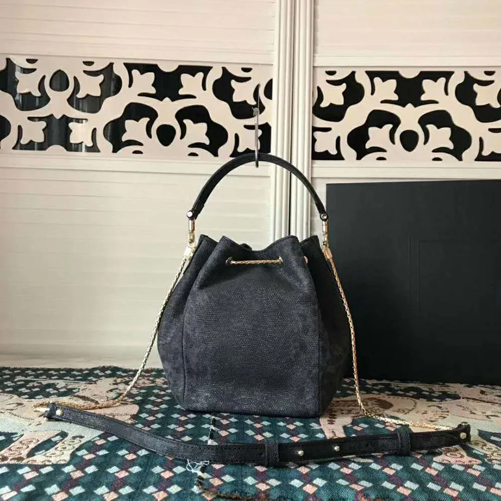 Bvlgari Serpenti Forever Bucket for Women in Black Bvlgari Serpenti Forever Bucket for Women in Black