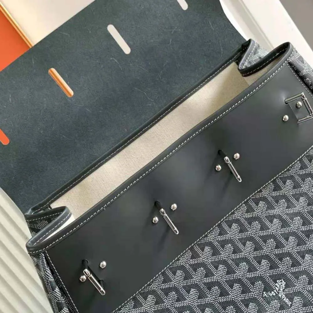 Goyard Steamer PM Bag Has Four Half-circle Studs for Unisex in Silver Goyard Steamer PM Bag Has Four Half-circle Studs for Unisex in Silver