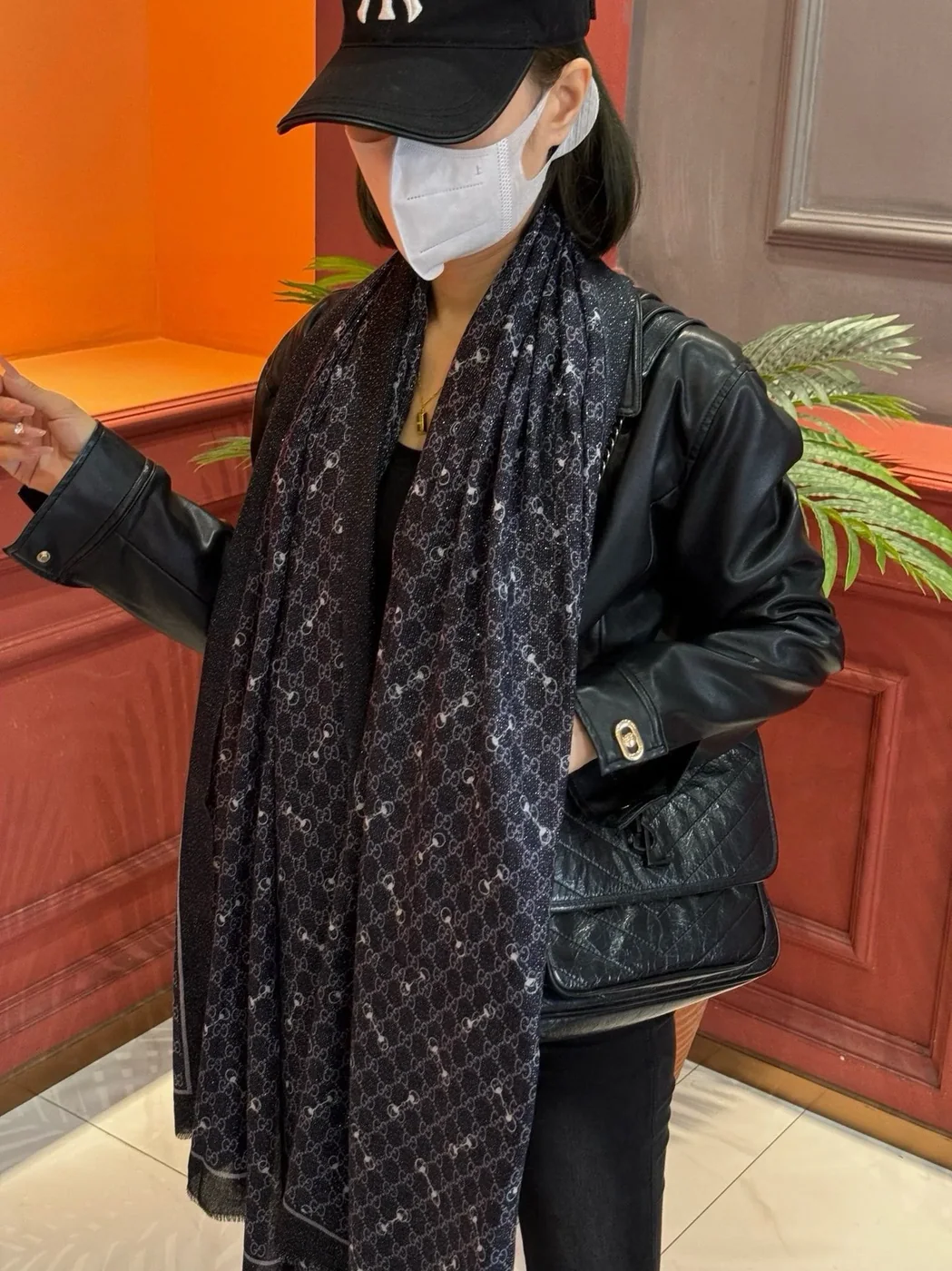 Gucci Glowing Scarf Black / Gucci Glowing Scarf Black /