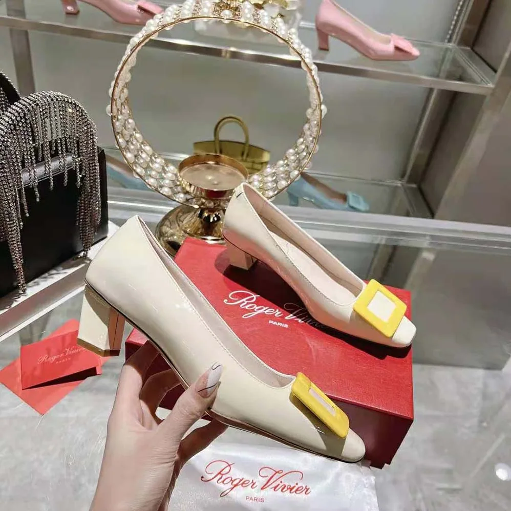 Roger Vivier Patent Leather Belle Vivier Pumps for Women in White Roger Vivier Patent Leather Belle Vivier Pumps for Women in White