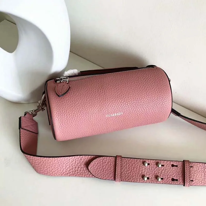 Burberry The Leather Barrel Bag for Women in Pink