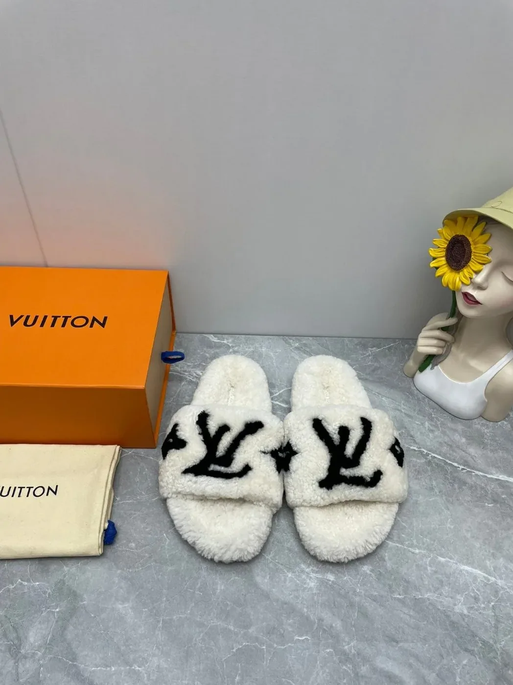 Louis Vuitton Paseo Flat Comfort Mule White Louis Vuitton Paseo Flat Comfort Mule White