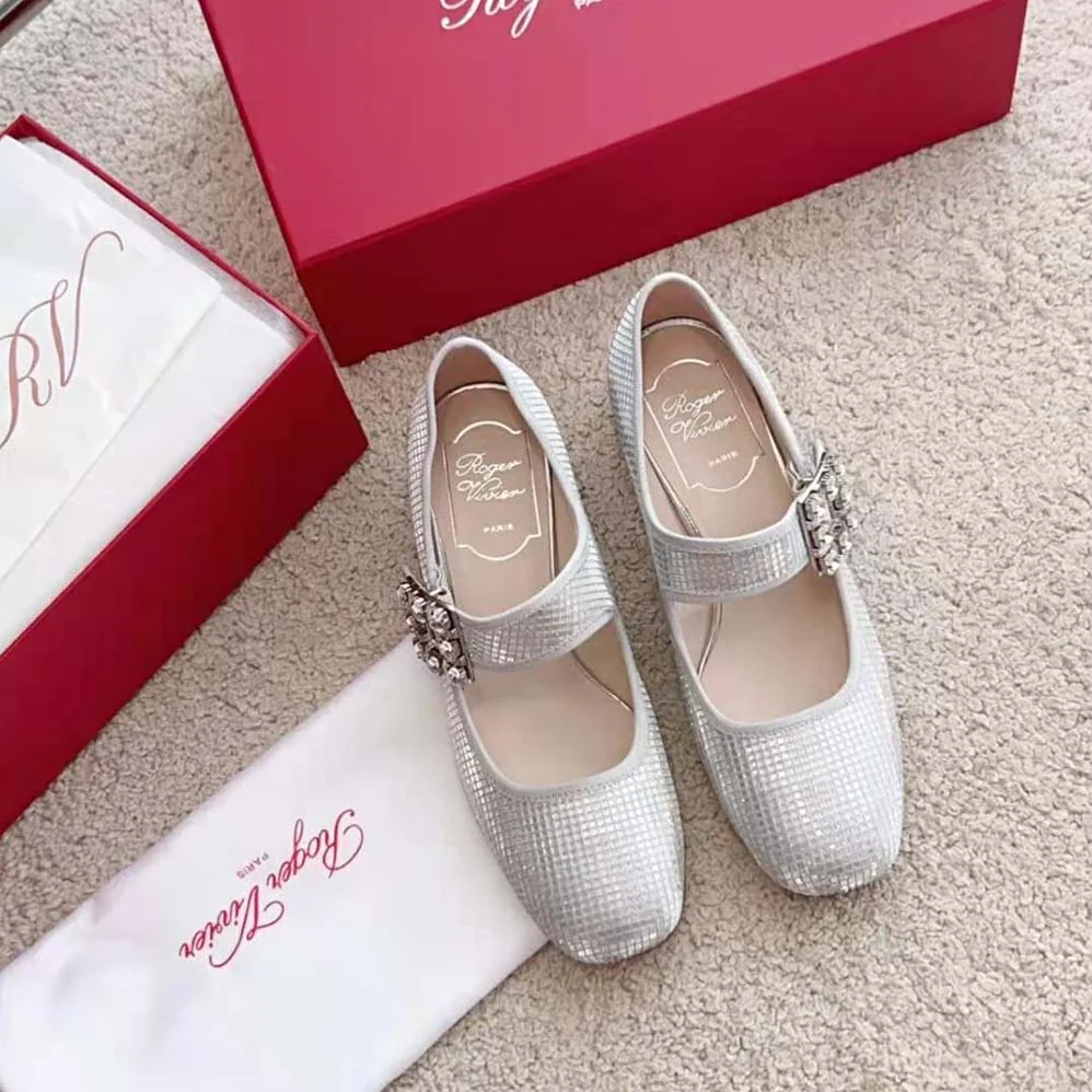 Roger Vivier Trés Vivier Strass Buckle Babies Pumps in Fabric for Women in Silver Roger Vivier Trés Vivier Strass Buckle Babies Pumps in Fabric for Women in Silver