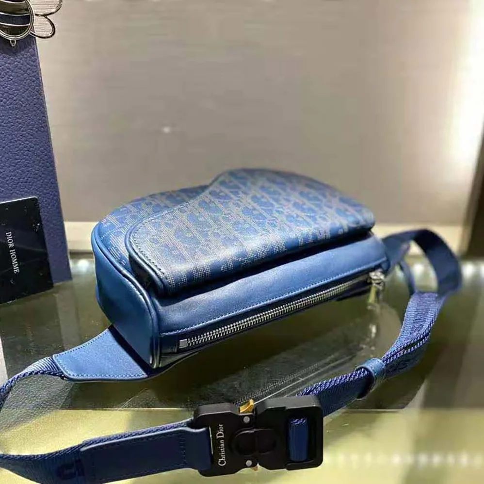 Dior World Tour Saddle Belt Bag Dior Oblique Galaxy Leather for Men in Navy Dior World Tour Saddle Belt Bag Dior Oblique Galaxy Leather for Men in Navy