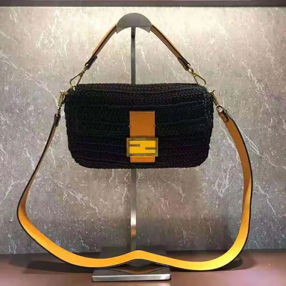 Fendi Baguette Bag in Traditional Cotton Crochet Bag for Women in Black