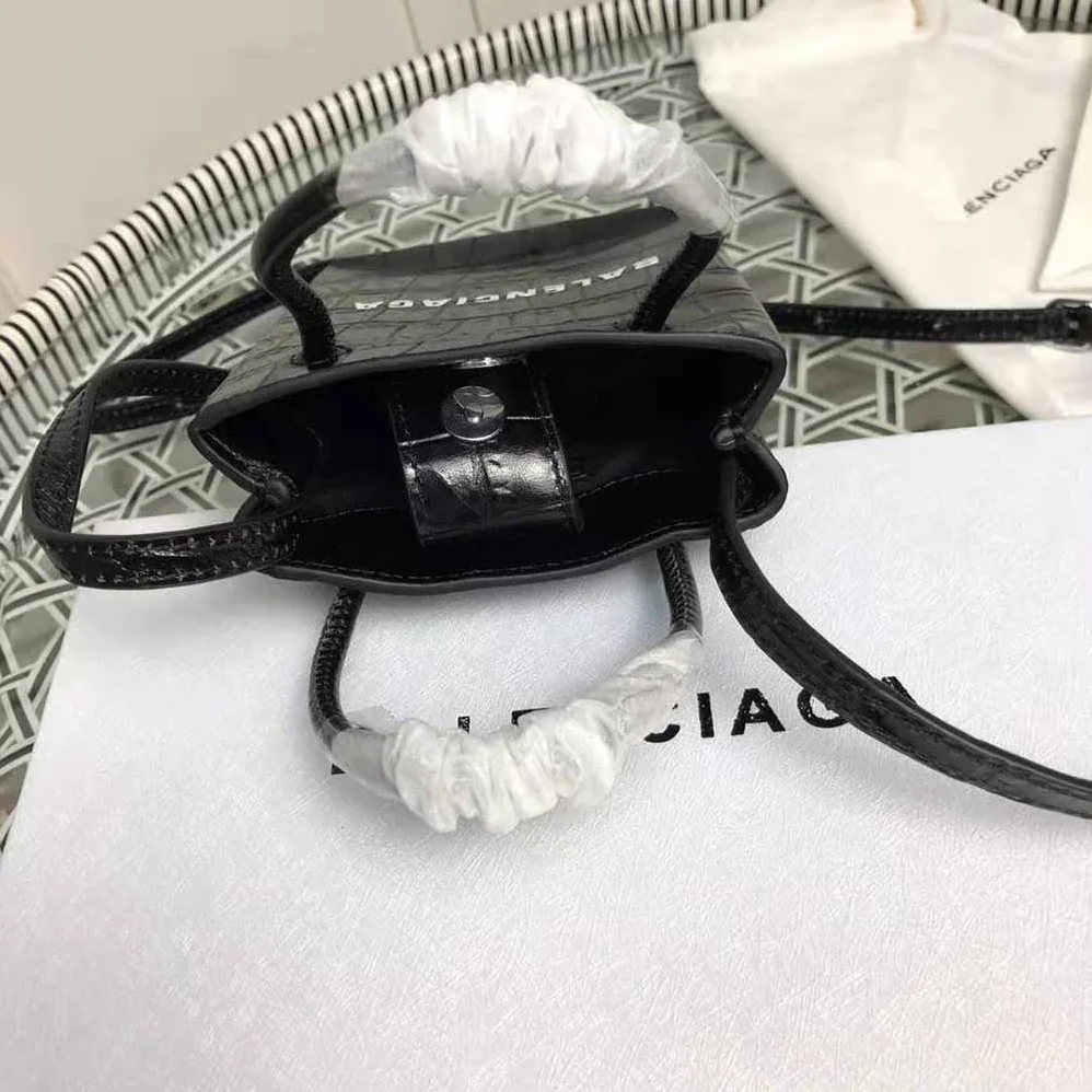 Balenciaga Shopping Phone Holder Shopping Phone Holder in Black Crocodile Embossed Calfskin for Unisex Balenciaga Shopping Phone Holder Shopping Phone Holder in Black Crocodile Embossed Calfskin for Unisex