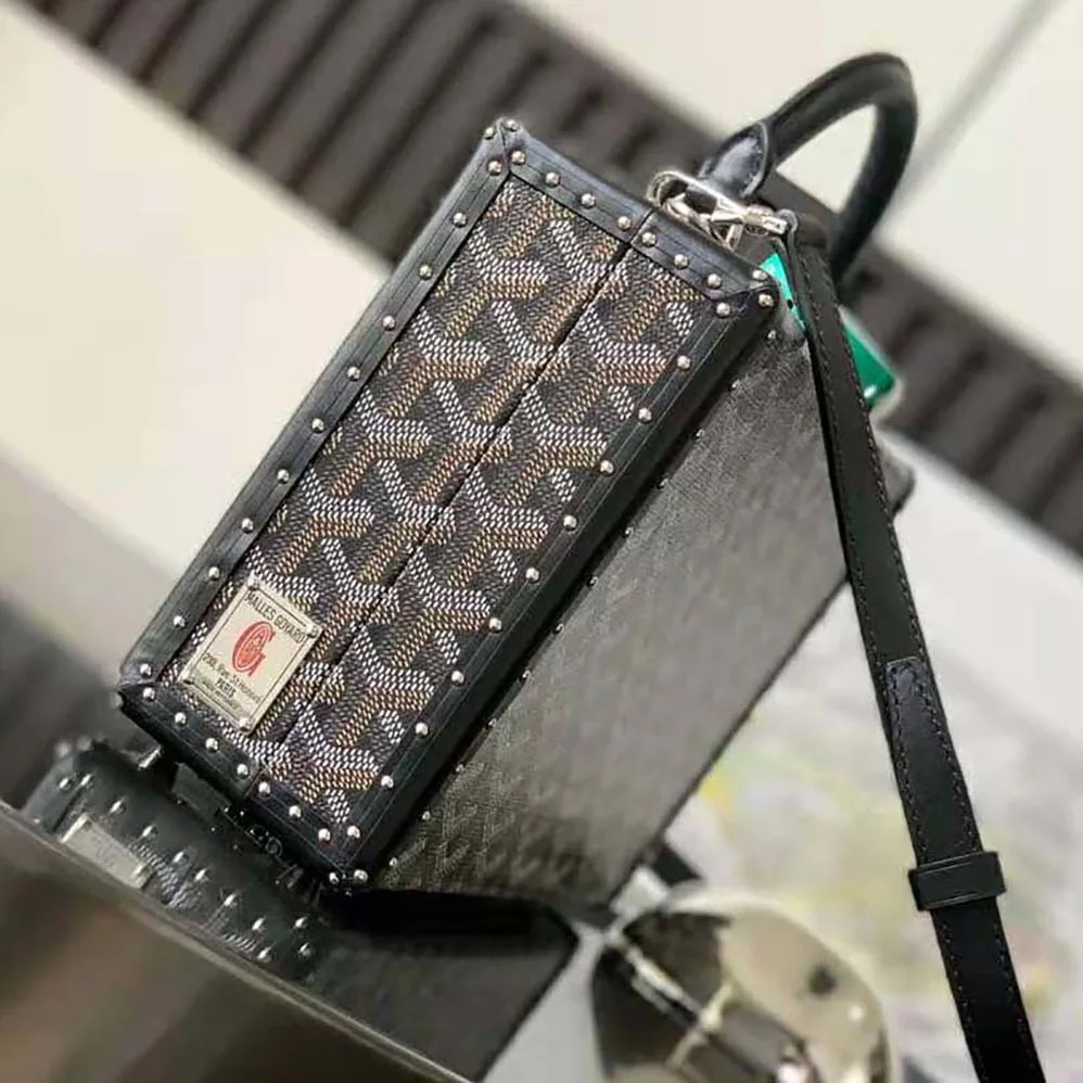 Goyard Sac Malle Grand Hôtel in Goyardine Canvas & Clamecy Calfskin for Women in Black Goyard Sac Malle Grand Hôtel in Goyardine Canvas & Clamecy Calfskin for Women in Black