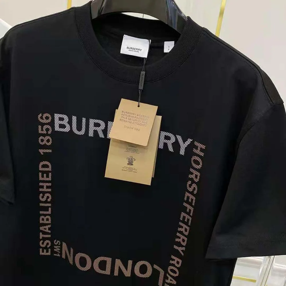 Burberry Horseferry Square Print Cotton T-shirt for Women in Black Burberry Horseferry Square Print Cotton T-shirt for Women in Black
