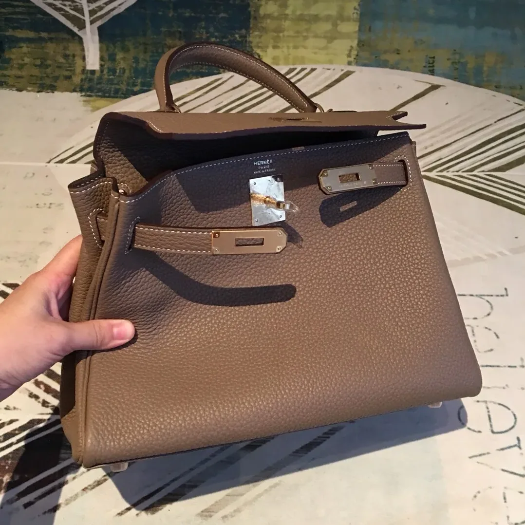 Hermes Kelly 28 Greige Bag With Gold Toned Harware