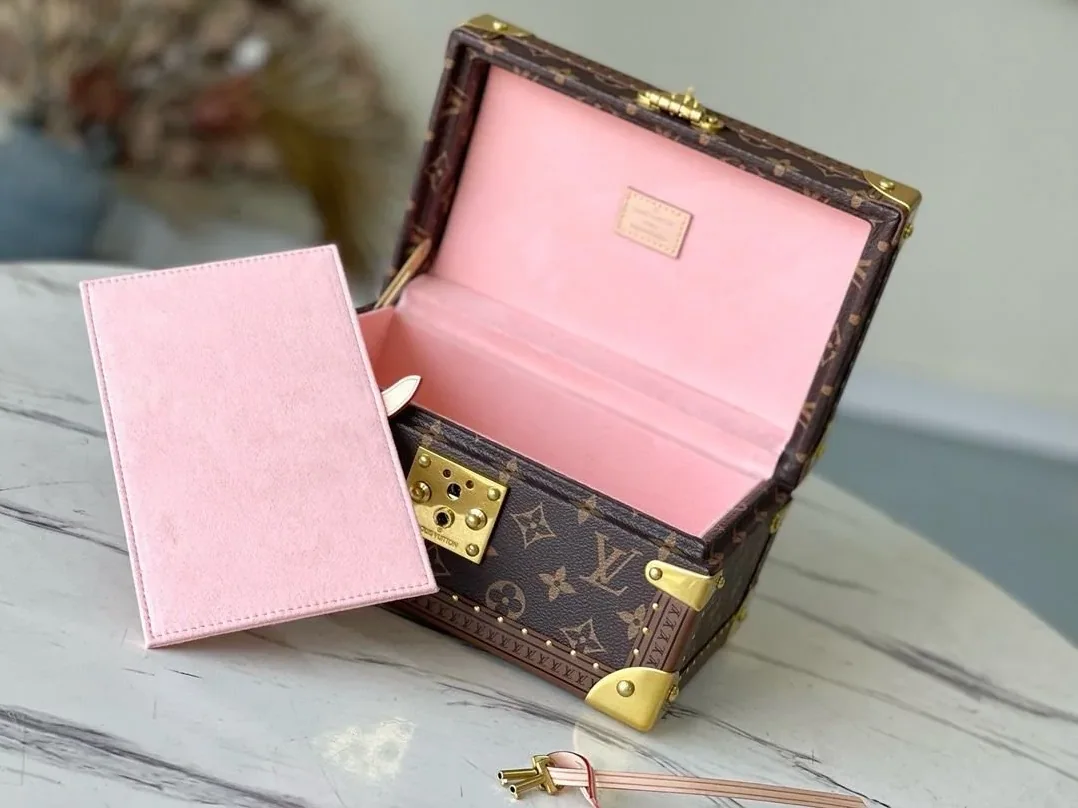 Louis Vuitton Coffret Tresor 24 Pink /