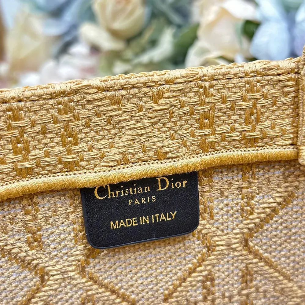 Dior Medium Dior Book Tote with Strap Natural Cannage Raffia for Women in Effect Embroidery Dior Medium Dior Book Tote with Strap Natural Cannage Raffia for Women in Effect Embroidery