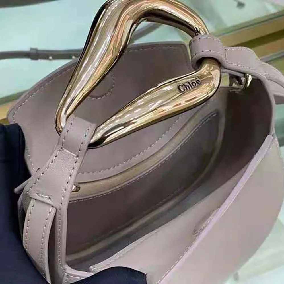 Chloe Kiss Small Purse in Small Grain Calfskin for Women in Gray