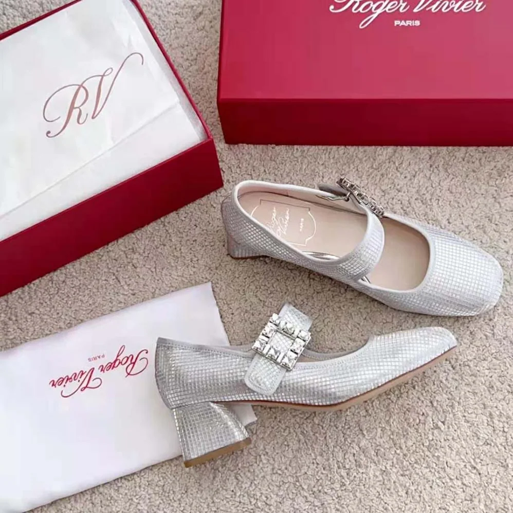 Roger Vivier Trés Vivier Strass Buckle Babies Pumps in Fabric for Women in Silver Roger Vivier Trés Vivier Strass Buckle Babies Pumps in Fabric for Women in Silver