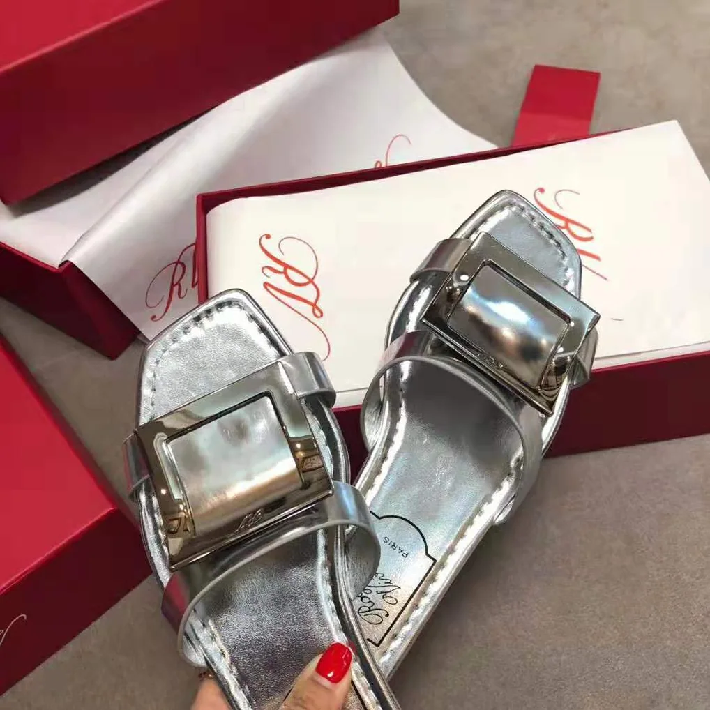 Roger Vivier Bikiviv' Mules Flat Sandals for Women in Silver Roger Vivier Bikiviv' Mules Flat Sandals for Women in Silver