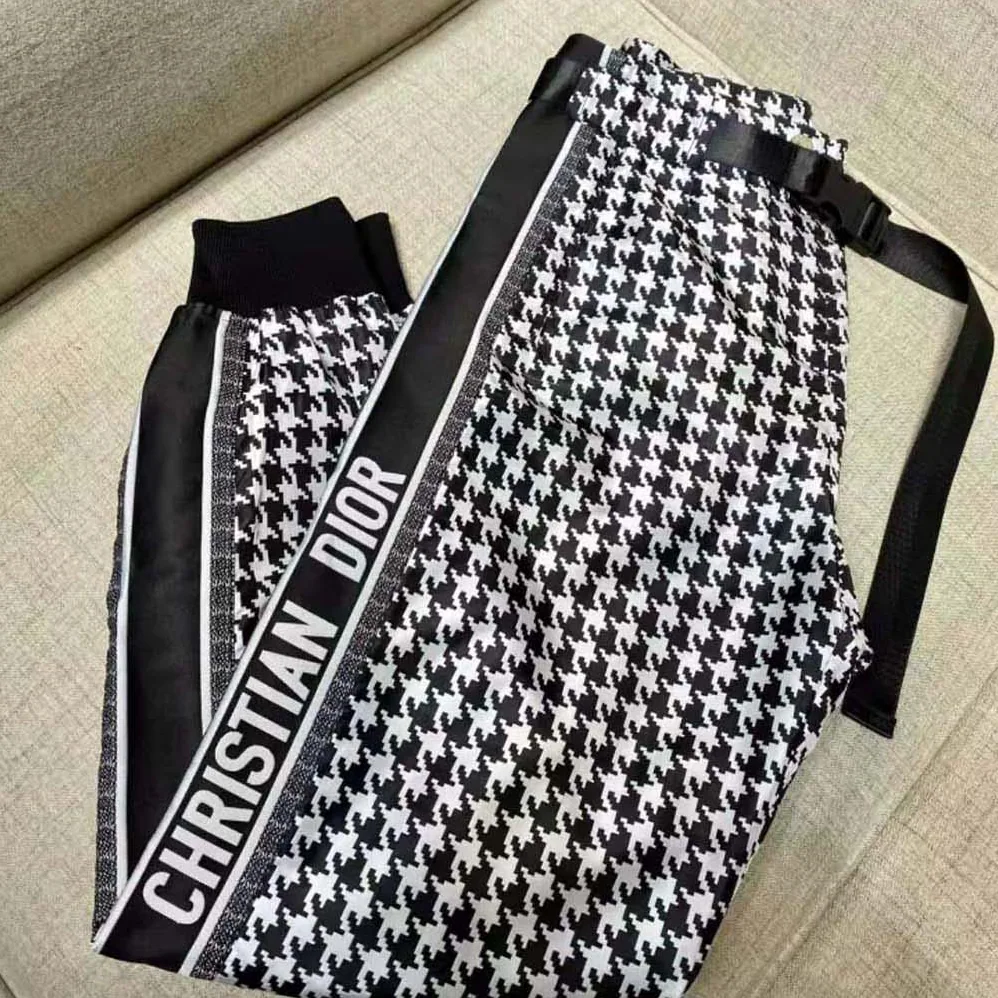 Dior DiorAlps Capsule Black and White Houndstooth Quilted Technical Fabric for Women Dior DiorAlps Capsule Black and White Houndstooth Quilted Technical Fabric for Women