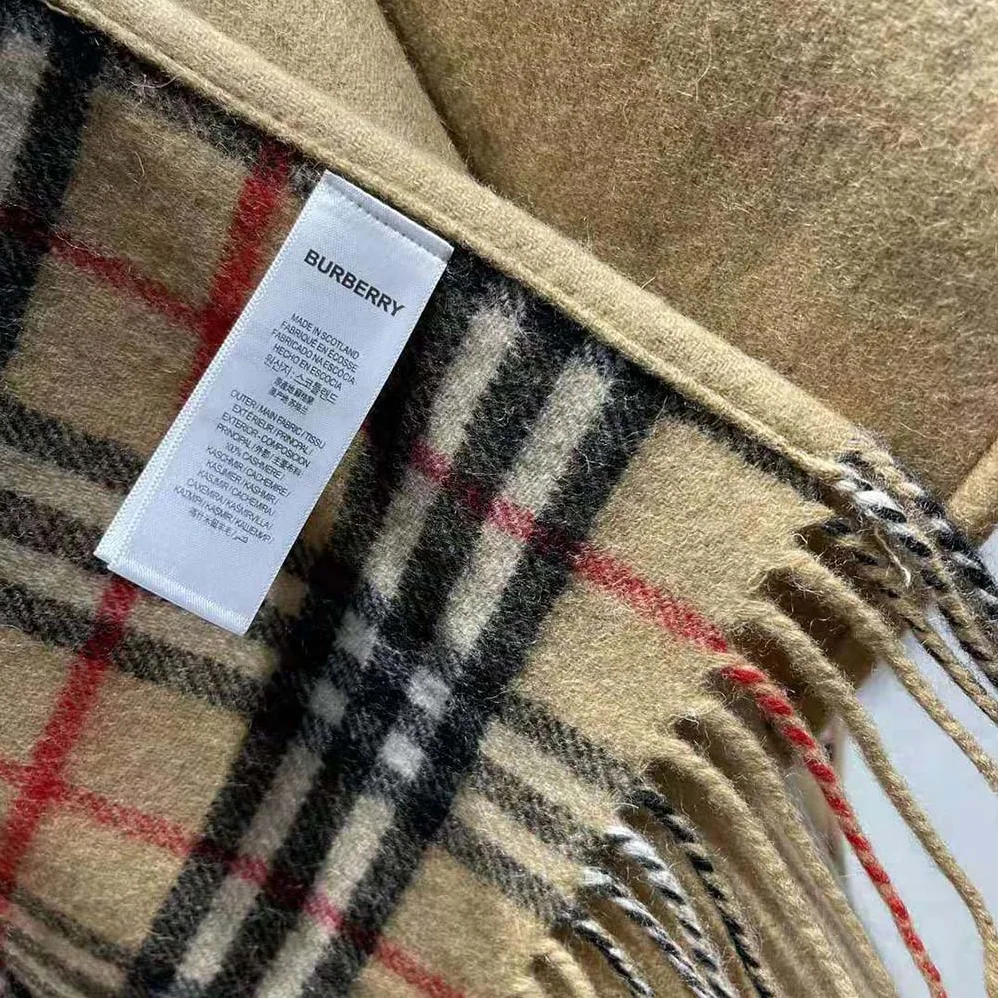 Burberry Reversible Check Wool Cape for Women in Beige Burberry Reversible Check Wool Cape for Women in Beige