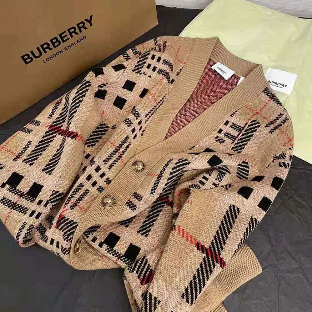 Burberry Check Cashmere Jacquard Cardigan for Women in Brown Burberry Check Cashmere Jacquard Cardigan for Women in Brown