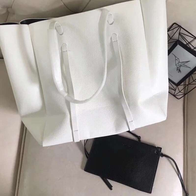 Balenciaga Everyday Tote M Calfskin with Handles in White Balenciaga Everyday Tote M Calfskin with Handles in White