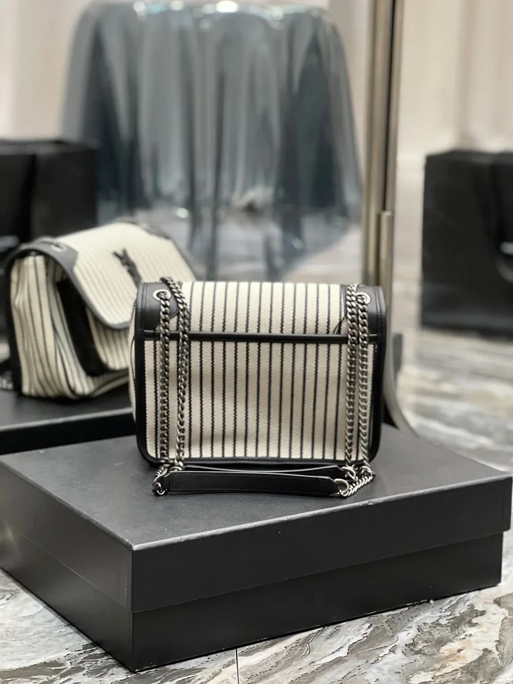 Saint Laurent Niki Small Bag White / Saint Laurent Niki Small Bag White /