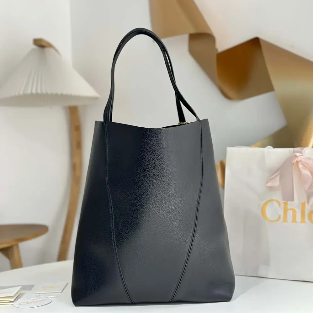 Chloe Large Chloé Spin Tote Bag in Grained Leather for Women in Black Chloe Large Chloé Spin Tote Bag in Grained Leather for Women in Black