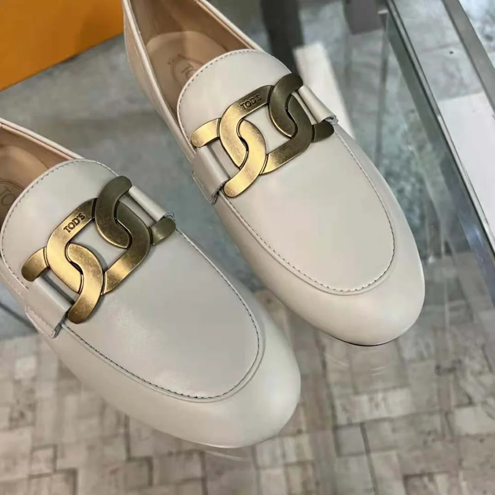 TODS Kate Loafers in Leather with A Metal Branded for Women in White TODS Kate Loafers in Leather with A Metal Branded for Women in White