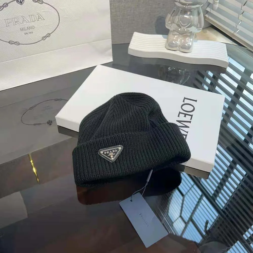 Prada Wool and Cashmere Beanie for Unisex in Black