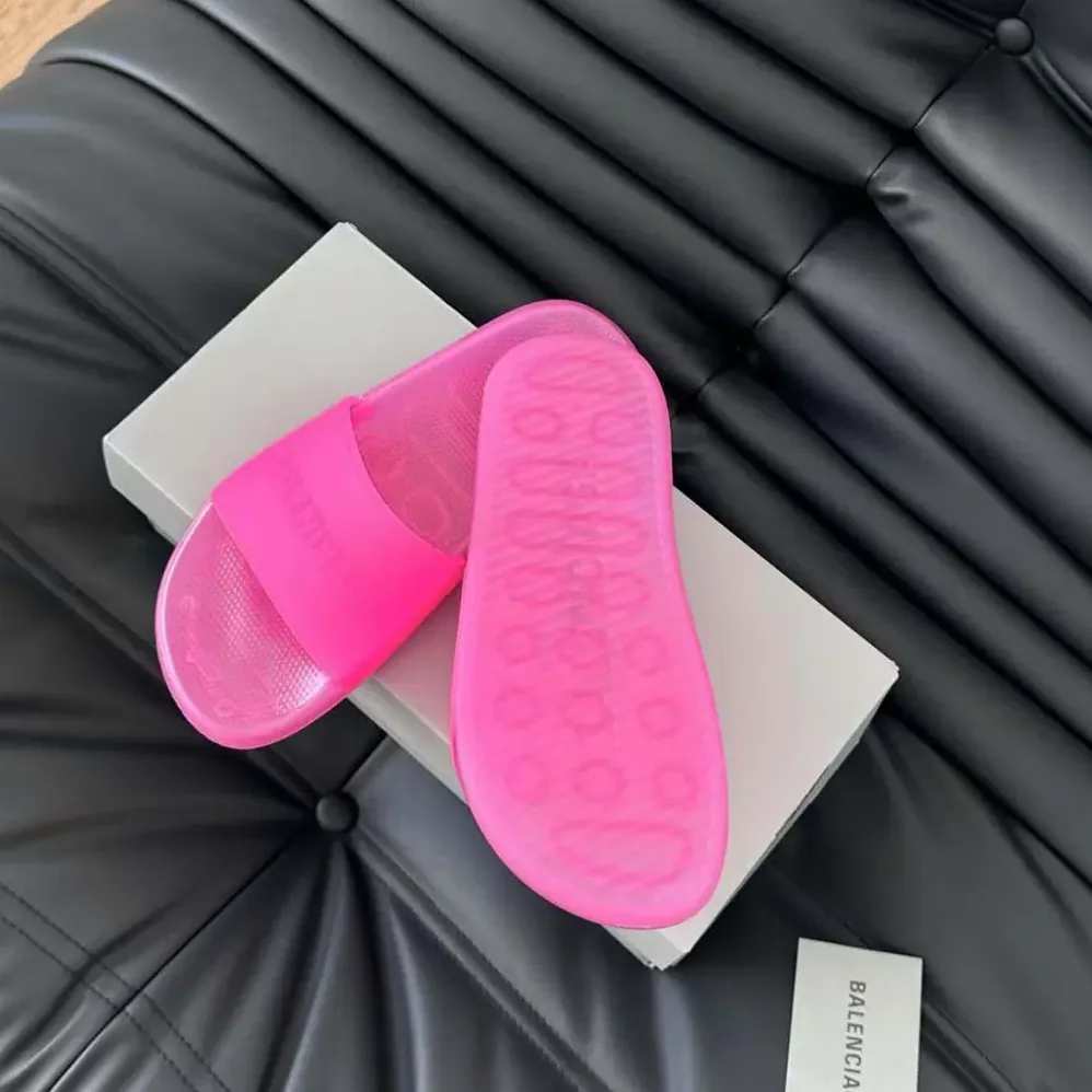 Balenciaga Pool Transparent Slide Sandal in Pink Rubber for Unisex Balenciaga Pool Transparent Slide Sandal in Pink Rubber for Unisex