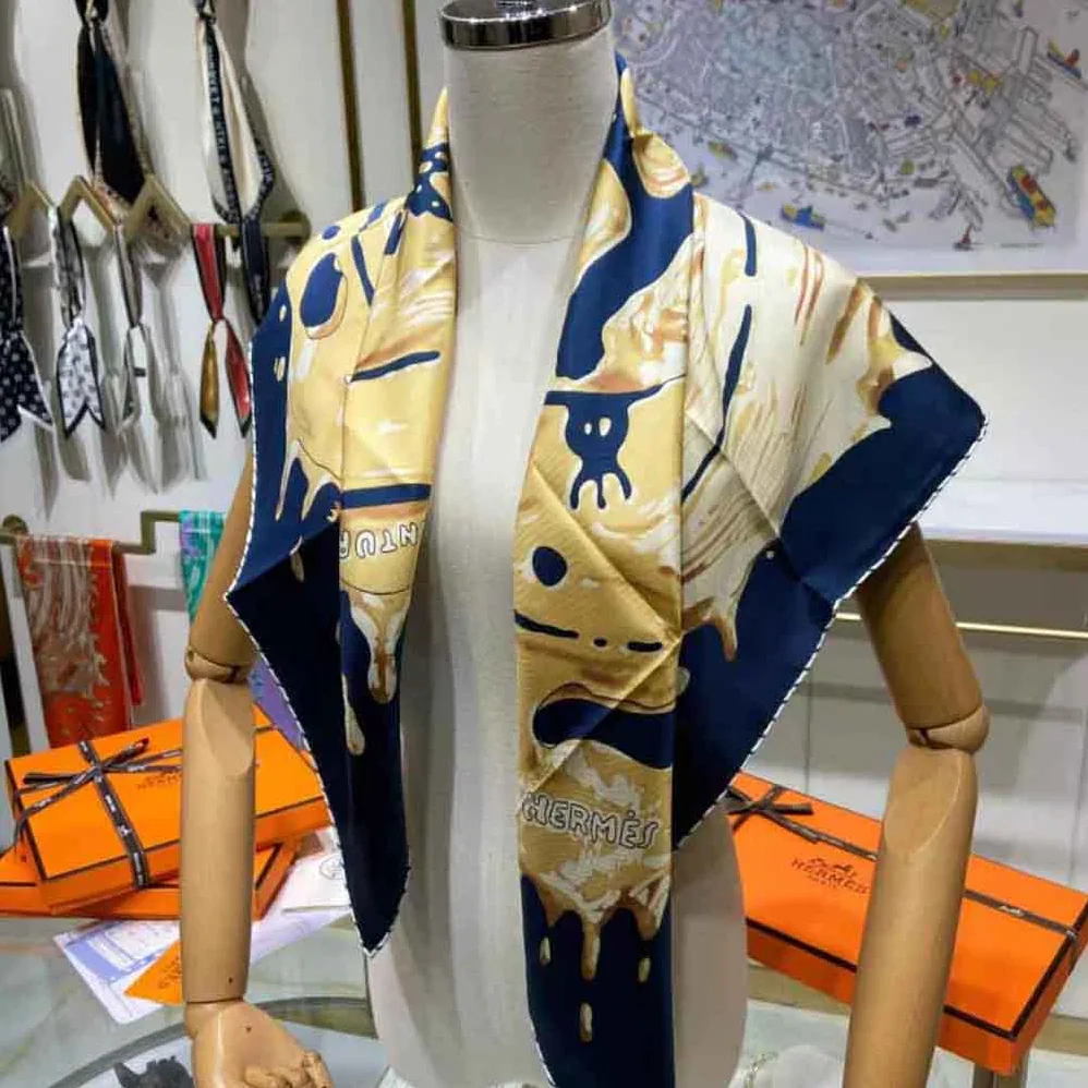 Hermes Peinture Fraiche Scarf 45 in Silk Twill with Hand for Women in Rolled Edges