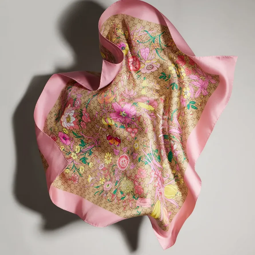 Gucci Printed GG Silk Twill Carre Scarf Light Pink in Multicolor Gucci Printed GG Silk Twill Carre Scarf Light Pink in Multicolor