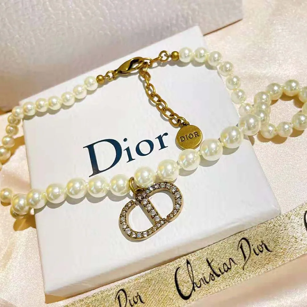 Dior 30 Montaigne Choker Antique Gold-Finish Metal with White Resin Pearls and White Crystals for Women Dior 30 Montaigne Choker Antique Gold-Finish Metal with White Resin Pearls and White Crystals for Women