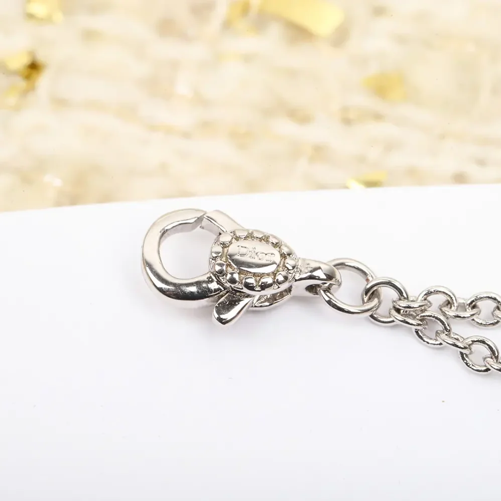Dior Rose des Vents Bracelet White Gold Diamonds Mother-of for Women in Pearl and Onyx Dior Rose des Vents Bracelet White Gold Diamonds Mother-of for Women in Pearl and Onyx
