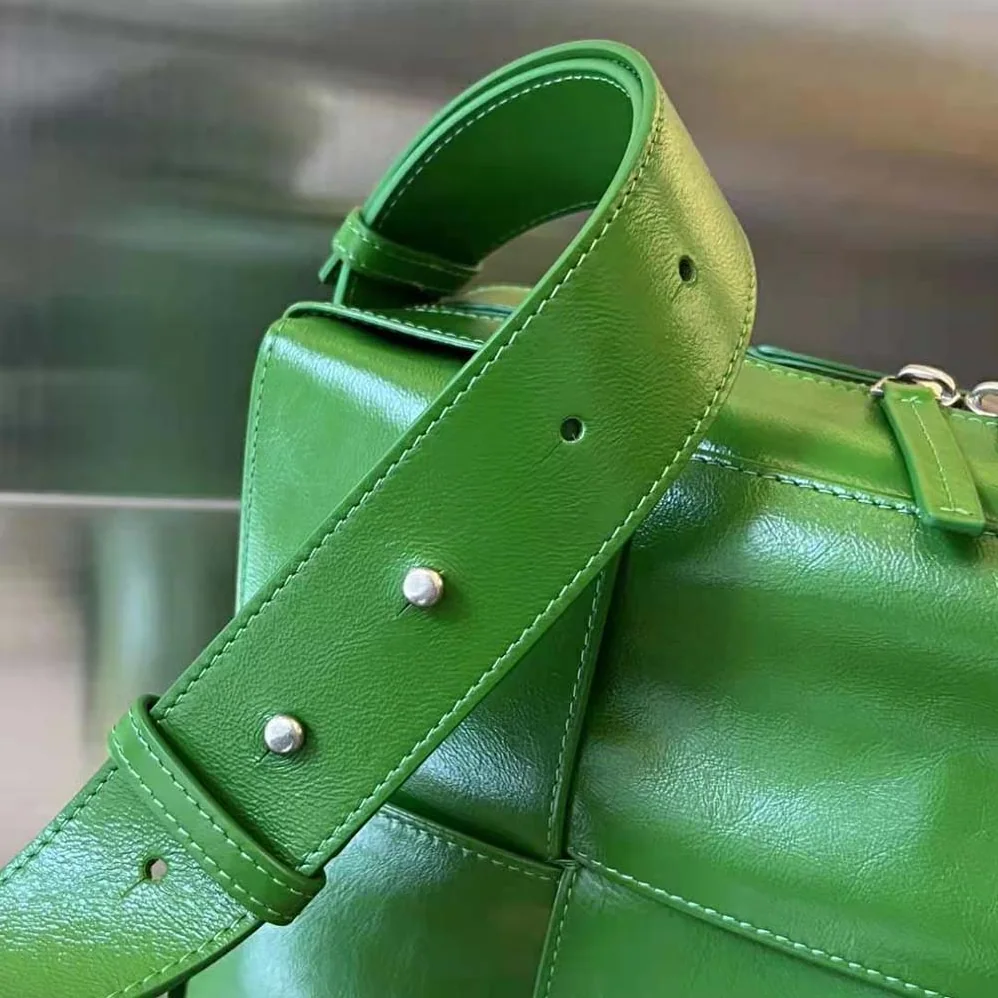 Bottega Veneta Intreccio Slouchy Leather Cross-Body Arco Camera Bag for Men in Green