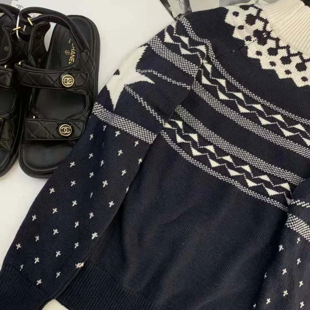 Dior Dioralps Stand Collar Sweater Navy Blue and White Wool and Cashmere Knit for Women Dior Dioralps Stand Collar Sweater Navy Blue and White Wool and Cashmere Knit for Women