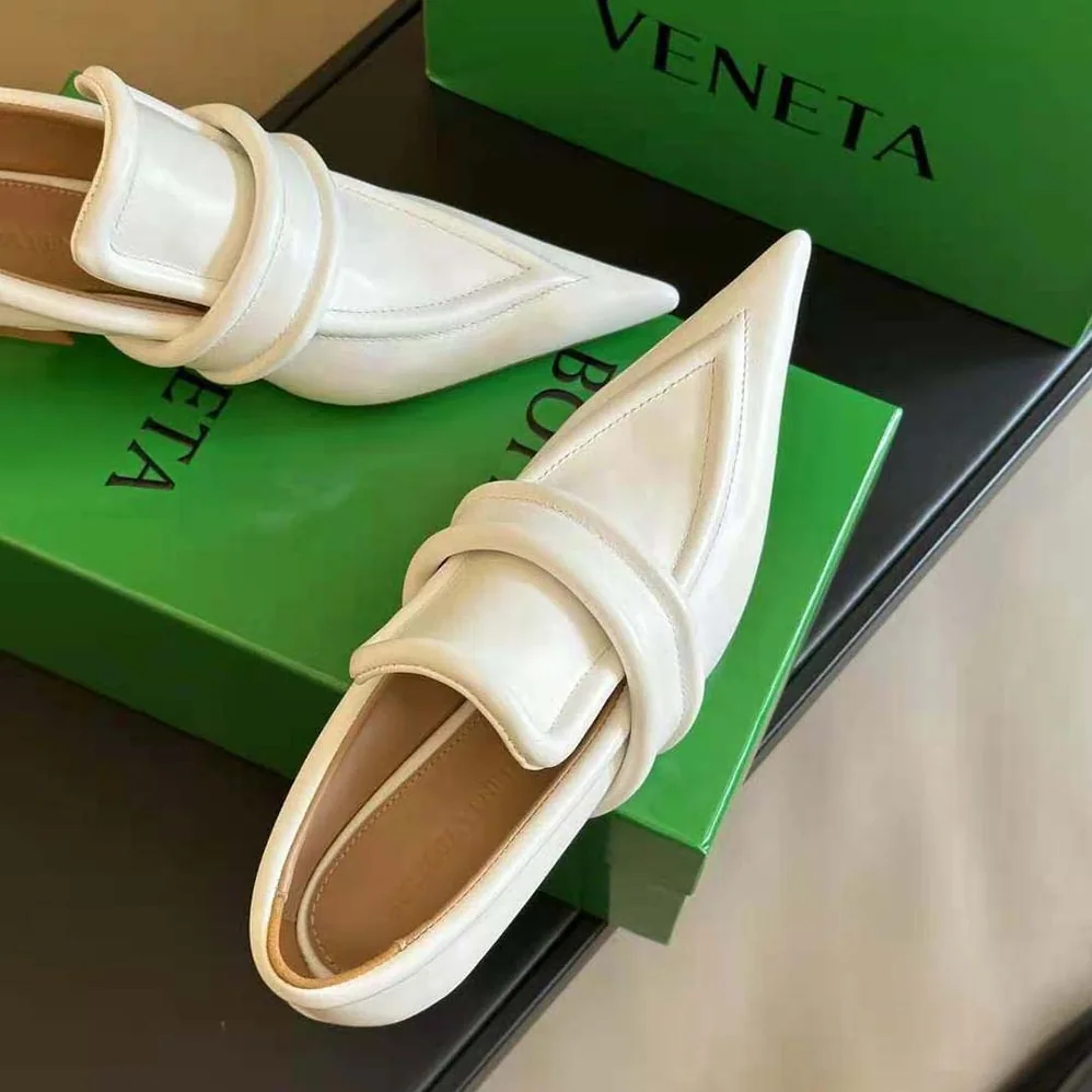 Bottega Veneta Spada Pump in 4.5 cm Heel Height for Women in White Bottega Veneta Spada Pump in 4.5 cm Heel Height for Women in White