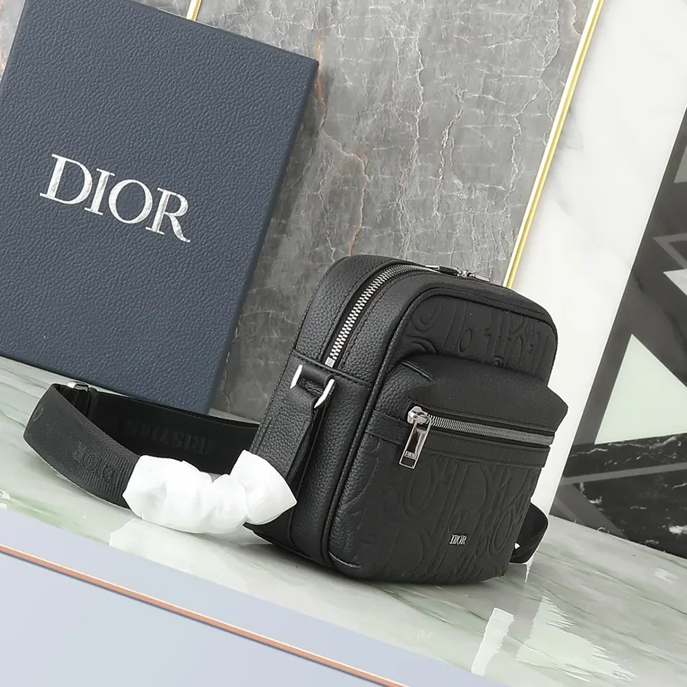 Dior Rider 2.0 Zipped Messenger Bag Black Dior Gravity Leather and Black Grained Calfskin for Men Dior Rider 2.0 Zipped Messenger Bag Black Dior Gravity Leather and Black Grained Calfskin for Men